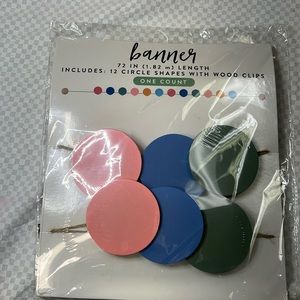 Banner 72” with 12 circles shapes with wood clips